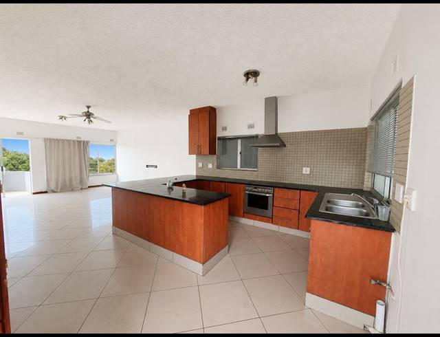 3 BEDROOM APARTMENT FOR SALE IN MARGATE BEACH